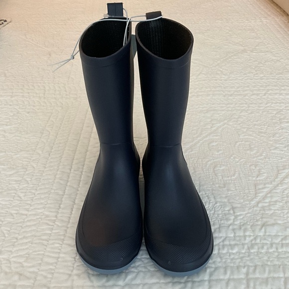 Brand New! Boys rain boots. Size 13 - Picture 3 of 4